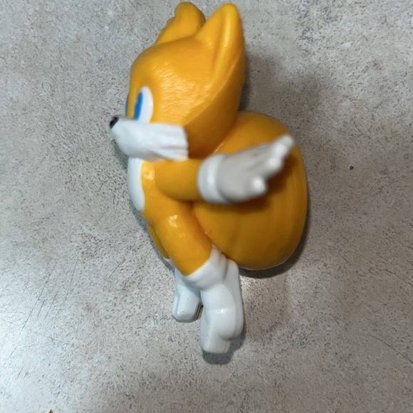 JAKKS Pacific Sonic The Hedgehog 4" Super Shadow Figure with Chaos Emerald - Picture 3 of 4